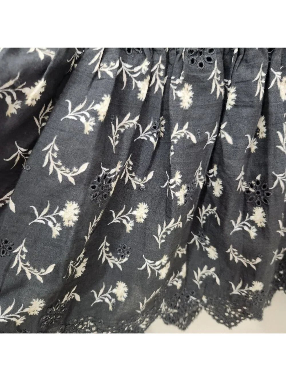 American Eagle Floral Smocked Long Sleeve Blouse Black & White M Lightweight